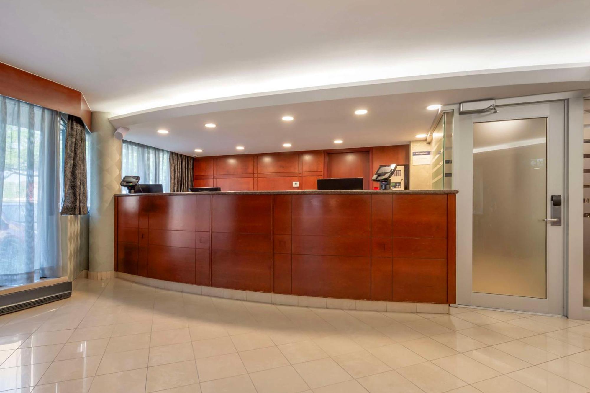 Best Western Plus Ottawa City Centre Exterior photo