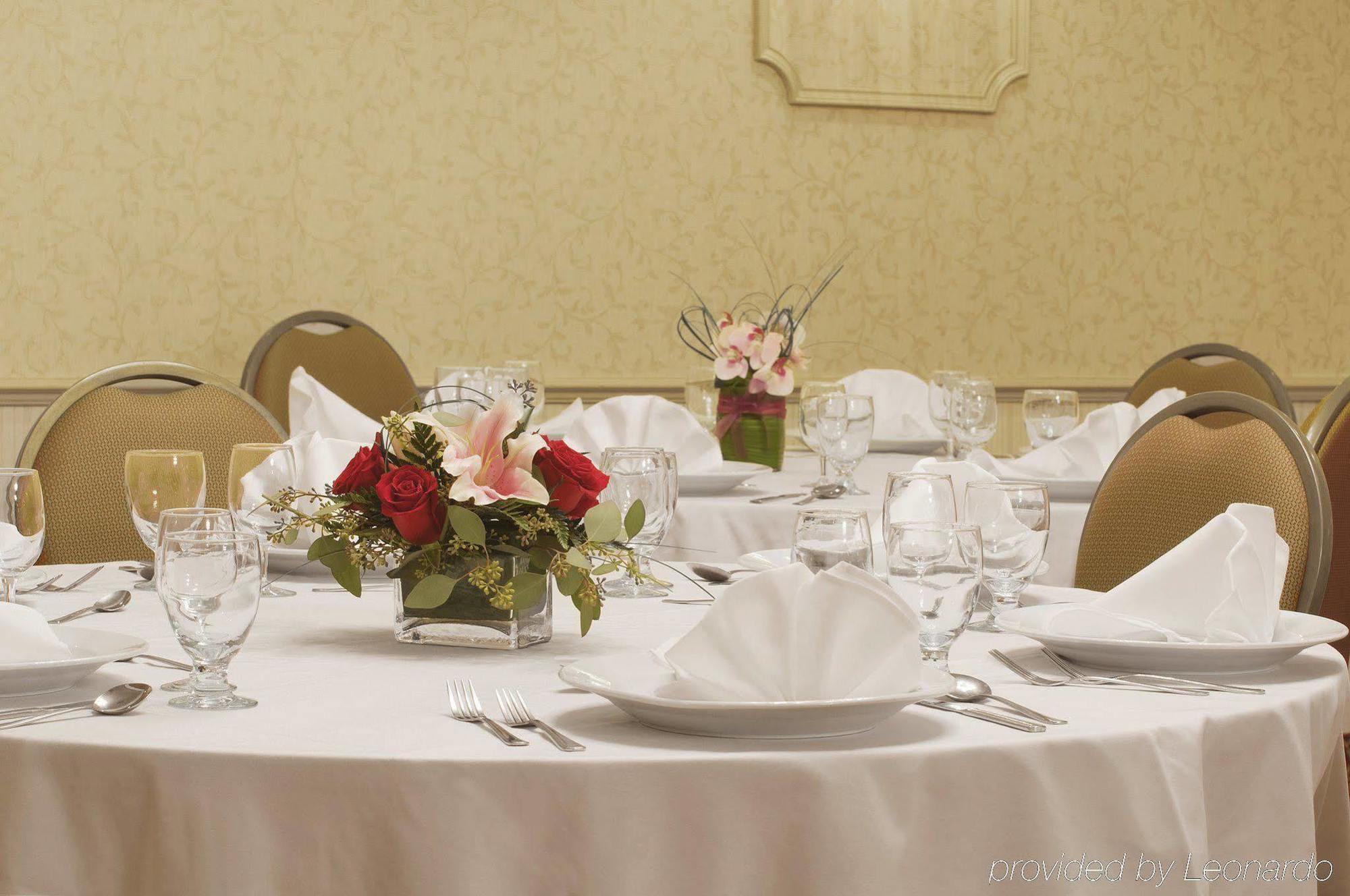 Best Western Plus Ottawa City Centre Restaurant photo